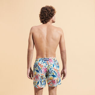 Ultraleichte und verstaubare Fisherman Badeshorts für Herren Thalassa Rückansicht getragen