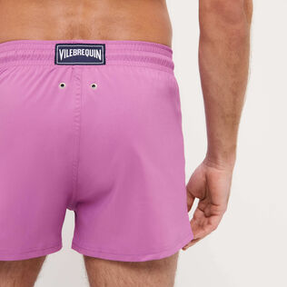 男士纯色修身弹力游泳短裤 Pink dahlia 细节视图2