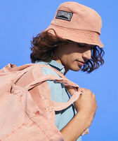 Gorro de pescador unisex de lino de color liso Pottery vista frontal desgastada