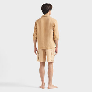 Sobrecamisa de lino con tinte mineral para hombre Mocha vista trasera desgastada