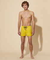 男士纯色修身弹力游泳短裤 Sunflower 正面穿戴视图