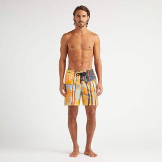 Pantaloncini mare uomo 360 Voile et Pins - Vilebrequin x Paul Signac Granoturco vista frontale indossata