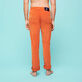 Pantalón recto de terciopelo con cinco bolsillos para hombre Rust vista trasera desgastada