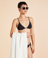 Jacquard turtles 富塔沙滩浴巾 White 女性正面穿戴视图