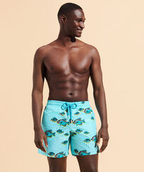 Men Classic Printed - Men Swimwear Graphic Fish - Vilebrequin x La Samanna, Lazulii blue front worn view