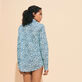 Camicia unisex leggera in voile di cotone Gulf Stream Thalassa vista indossata posteriore