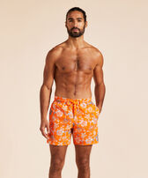 Men Swim Shorts Embroidered Tropical Turtles - Limited Edition Albicocca vista frontale indossata