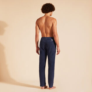 Pantaloni jogger uomo in velluto a coste grandi Vintage Blu marine vista indossata posteriore