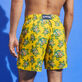 Bañador ultraligero y plegable con estampado Provencal Turtles para hombre Sol vista trasera desgastada