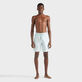 Natural Dye Leinen-Bermudashorts mit Cargotaschen für Herren Pazifik blau Vorderseite getragene Ansicht