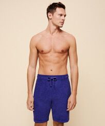 Solid Bermudashorts für Damen und Herren Purple blue Vorderseite getragene Ansicht
