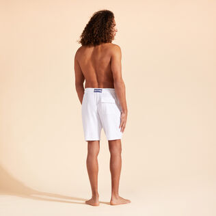 Bermudas de felpa de color liso unisex Blanco vista trasera desgastada