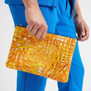 Borsello in neoprene Palm Leaves Mango vista frontale indossata