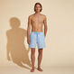 男士纯色游泳短裤 - Vilebrequin x Highsnobiety Chambray 正面穿戴视图