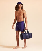 中性 Turtle Dance Jacquard 48 小时旅行包 Navy 正面穿戴视图