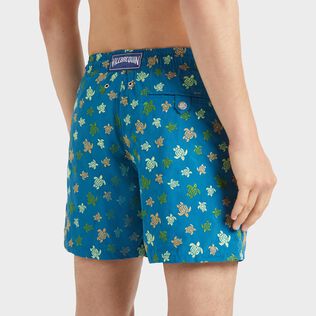Ronde des Tortues Badeshorts mit Stickerei für Herren – Limited Edition Peacock Details Ansicht 2