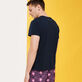 Camiseta de algodón con estampado Hypno Shell para hombre Azul marino vista trasera desgastada