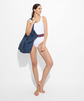 Sac de plage en coton femme uni - Vilebrequin x Ines de la Fressange Bleu marine vue portée de face