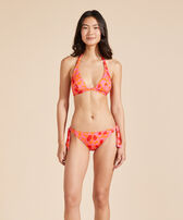 Top de bikini anudado alrededor del cuello con estampado New Leopard para mujer Albaricoque vista frontal desgastada