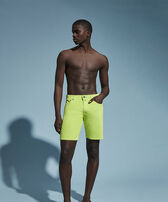 Bermudashorts aus Cord im 5-Taschen-Design für Herren Apple Vorderseite getragene Ansicht