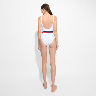 Solid Badeanzug für Damen – Vilebrequin x Ines de la Fressange Weiss Rückansicht getragen