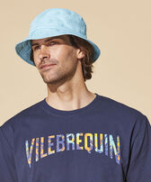 Embroidered Bucket Hat Tutles All Over Azzurro vista frontale indossata