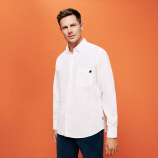 Camicia uomo in velluto tinta unita Off white vista frontale indossata