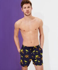 男士 2012 Flamants Rose 刺绣泳裤 - 限量版 Sapphire 正面穿戴视图
