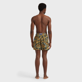 Men Swim Shorts Camo Splash - VBQ x Palm Angels Oats 背面穿戴视图