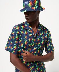Cappello da pescatore uomo Tortues Rainbow Multicolor - Vilebrequin x Kenny Scharf Blu marine vista frontale indossata