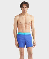Pantaloncini mare uomo elasticizzati con cintura piatta Color Block Marrakech vista frontale indossata