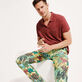 Pantalón de lino con estampado Jungle Rousseau para hombre Jengibre detalles vista 4