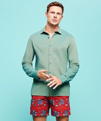 Men Changing Cotton Pique Shirt Linden 正面穿戴视图
