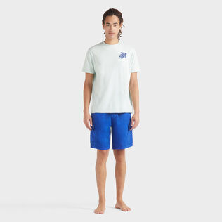 Camiseta de algodón orgánico con tortuga bordada para hombre Pacifico vista frontal desgastada