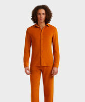 Men Terry Lightweight Shirt Solid Caramel vista frontal desgastada