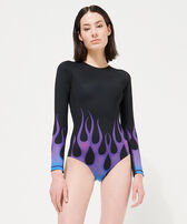 Costume intero donna rash guard a maniche lunghe Hot Rod 360° - Vilebrequin x Sylvie Fleury Nero vista frontale indossata