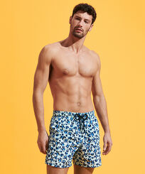 Bañador con estampado Turtles Leopard para hombre Thalassa vista frontal desgastada