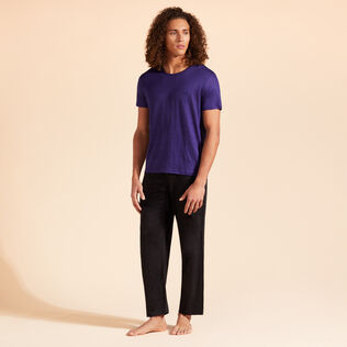 T-shirt in jersey di lino tinta unita Midnight vista frontale indossata