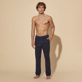 Joggers vaqueros flocados con estampado Starlettes para hombre Dark denim w1 vista frontal desgastada