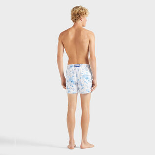 Bañador elástico con estampado Medusa and Shells para hombre Blanco vista trasera desgastada