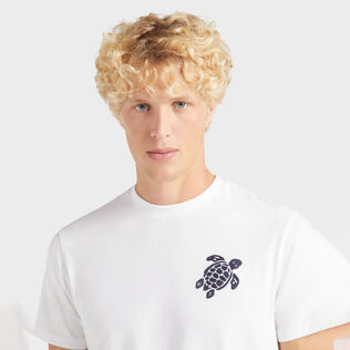 T-shirt uomo ricamata in cotone biologico Turtle Bianco dettagli vista 2