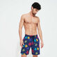 Bañador elástico largo con estampado Ronde des Tortues para hombre Azul marino vista frontal desgastada