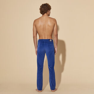 Men 5-Pockets Corduroy Pants 1500 lines Batik blue back worn view