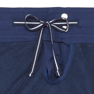 Bañador elástico de color liso con cinturilla plana para hombre Azul marino detalles vista 4