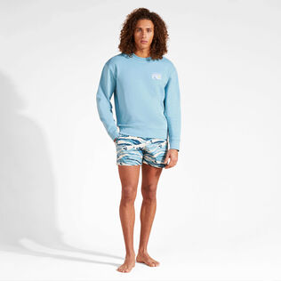 Wave Unisex-Sweatshirt aus Baumwolle mit Rundhalsausschnitt – Vilebrequin x Maison Kitsuné Breeze Vorderseite getragene Ansicht