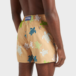 Tortues Multicolore Badeshorts mit Stickerei für Herren – Limitierte Serie Mocha Details Ansicht 2
