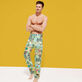 Pantalón de lino con estampado Jungle Rousseau para hombre Jengibre vista frontal desgastada