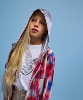 Giacca a vento bambina con cappuccio Ikat Multicolore vista frontale indossata