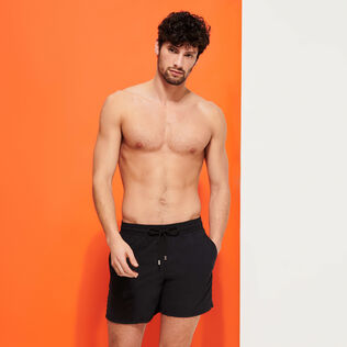 Bañador de color liso para hombre Azul marino vista frontal desgastada