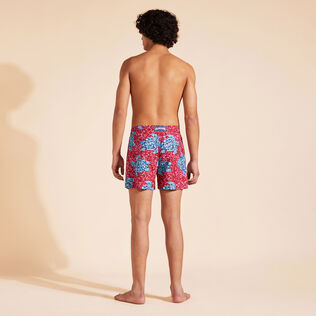 男士 Turtles Sequins 游泳短裤 Merlot 背面穿戴视图